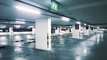 Ansell Sicherheitsbeleuchtung im Parkhaus